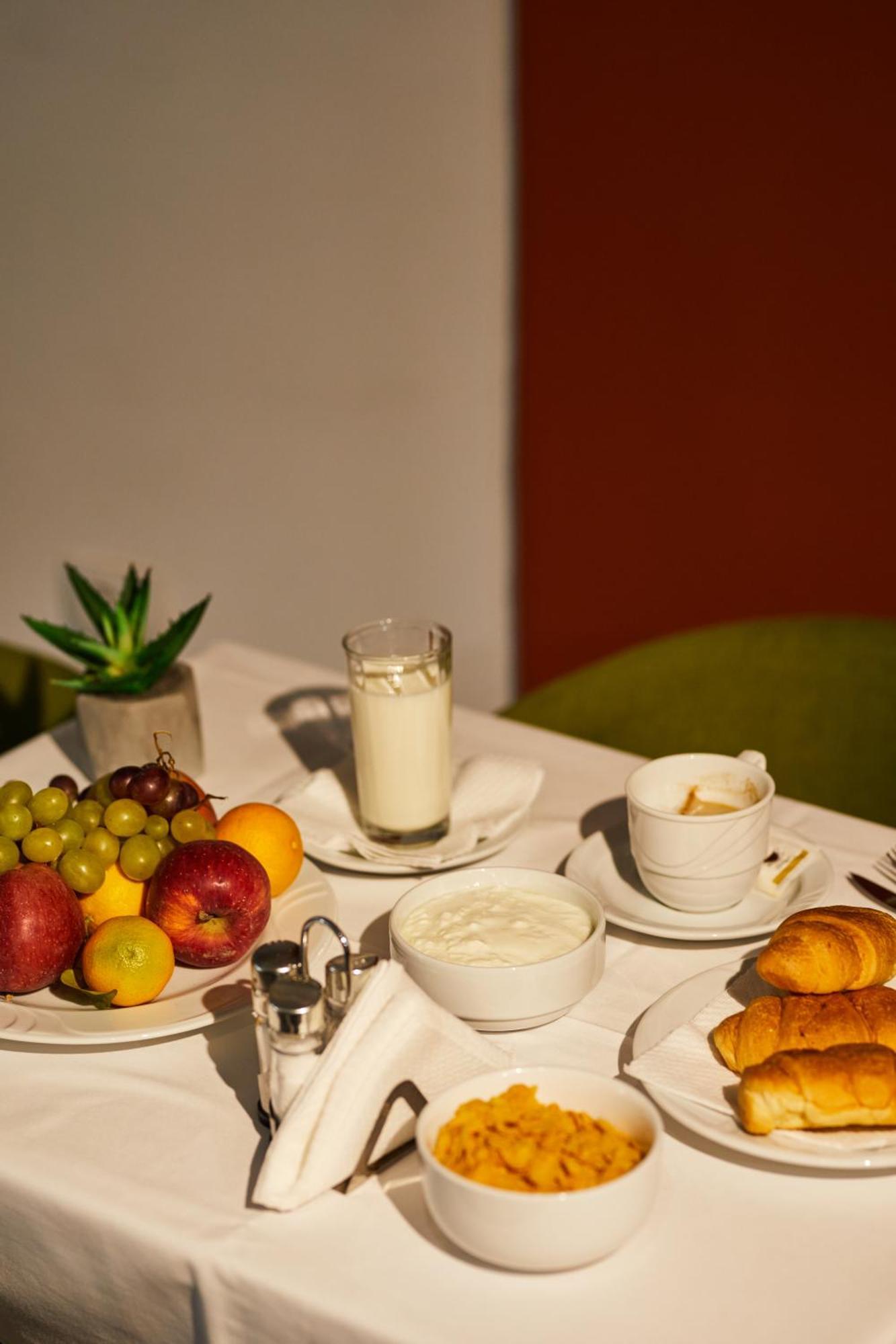Arc Hotel Tirana Yzberish Bagian luar foto